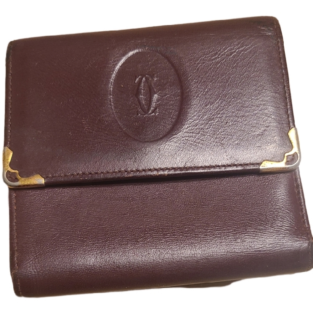 Must line Cartier kiss lock